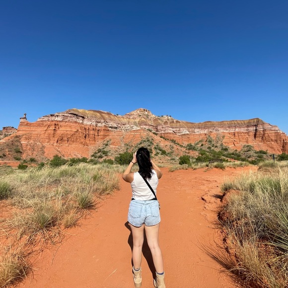 Meet your Posher, Andrea - Picture 1 of 1